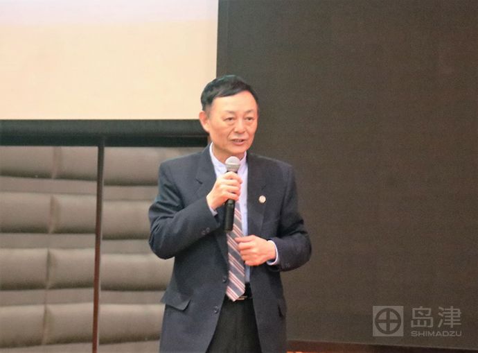 清华大学危岩教授做了题为"能源,粮食,水和一个材料化学家的梦"的报告