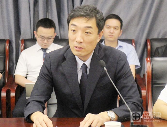 岛津公司分析中心黄涛宏部长也为揭牌仪式送上了美好祝福并致开幕词